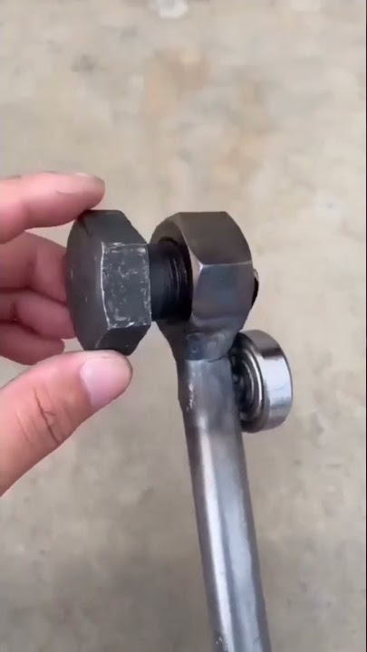 alat pertukangan kreatif pembengkok besi.