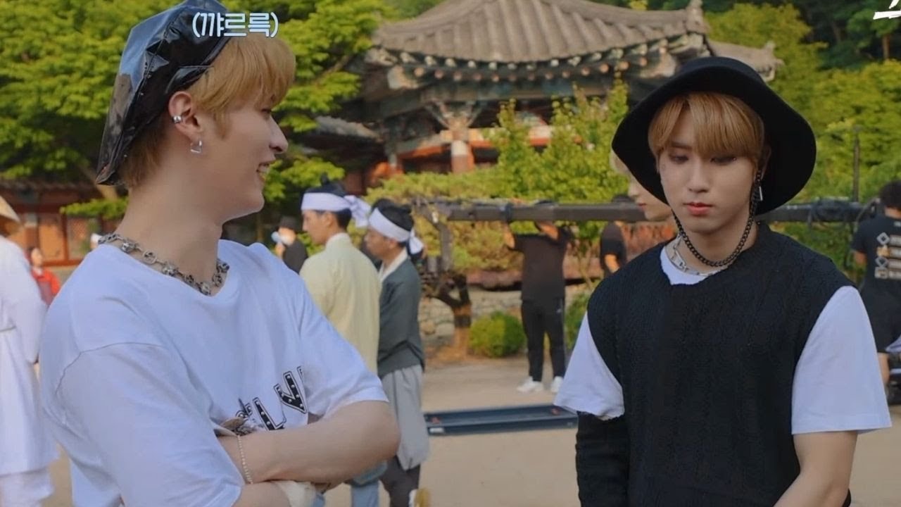 they come as a set, do not separate them | minsung