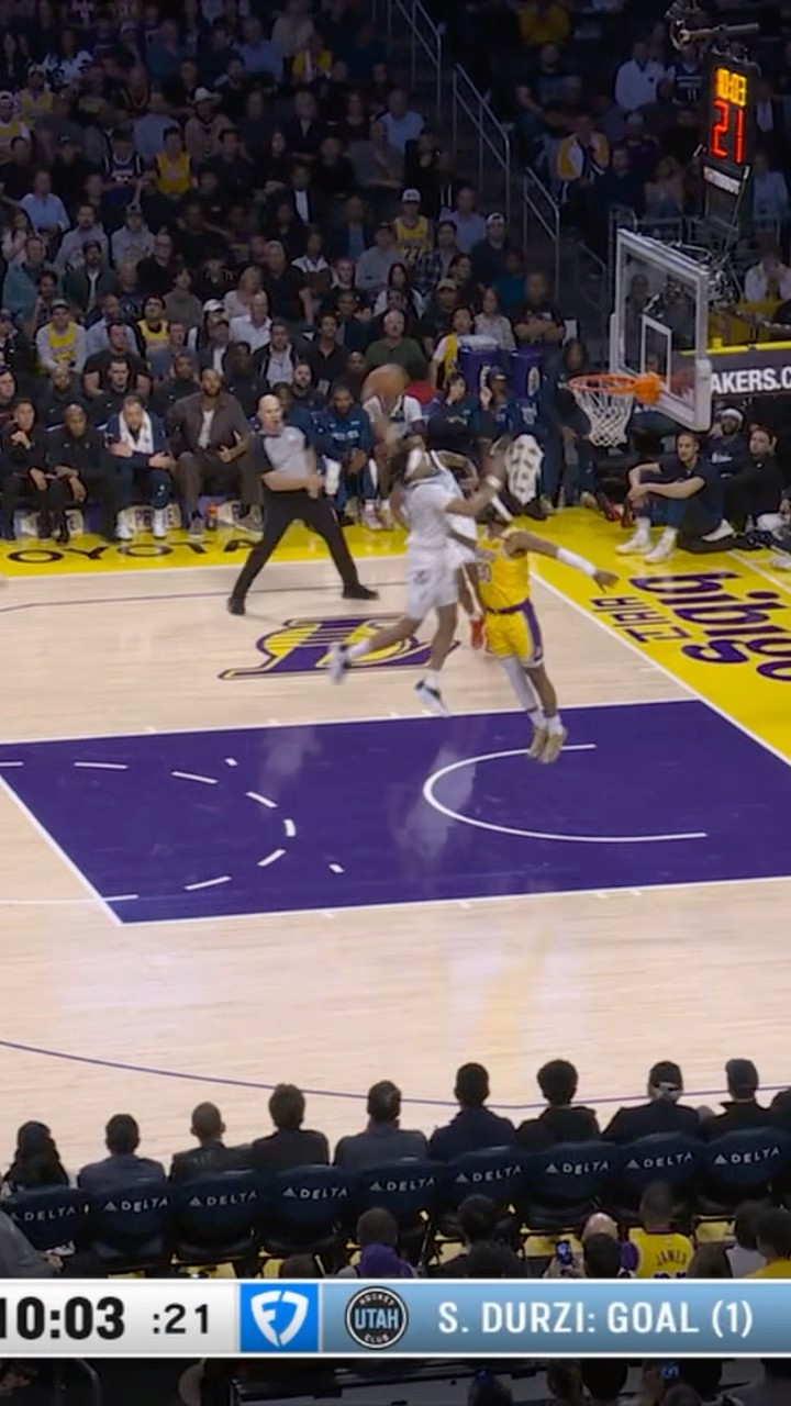Terrence Shannon Jr. throws it down!