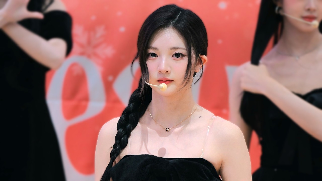 251202 트리플에스 msnz 연지 직캠 - Christmas Alone / tripleS 미소녀즈 미니 버스킹 코엑스 메가박스/ #tripleS #YeonJi #fancam