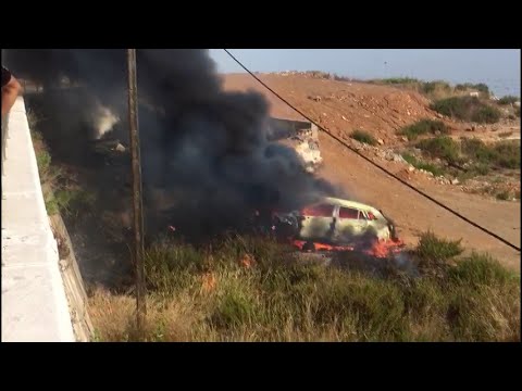 Los vándalos calcinan un vehículo frente al Díaz Flor