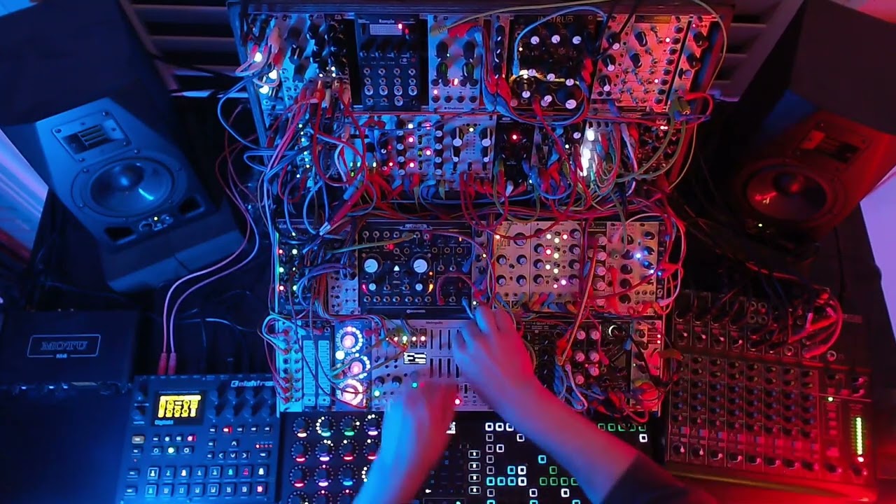 Live Techno 32 - GSG Club 74 - 80 minutes improvised techno and house - 123 bpm