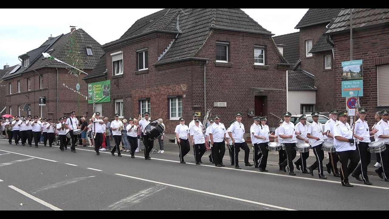 Schützenfest 2025 in Kaarst-Holzbüttgen. Zweiter Teil der Königsparade.