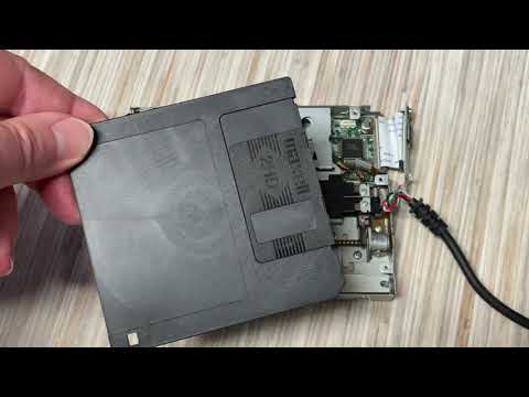 Video: So Entfernen Sie Ein Diskettenlaufwerk