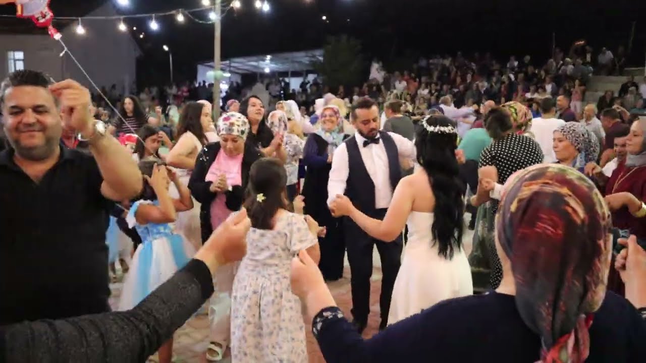 Esentepeliler Uğurluda düğüne renk kattı.