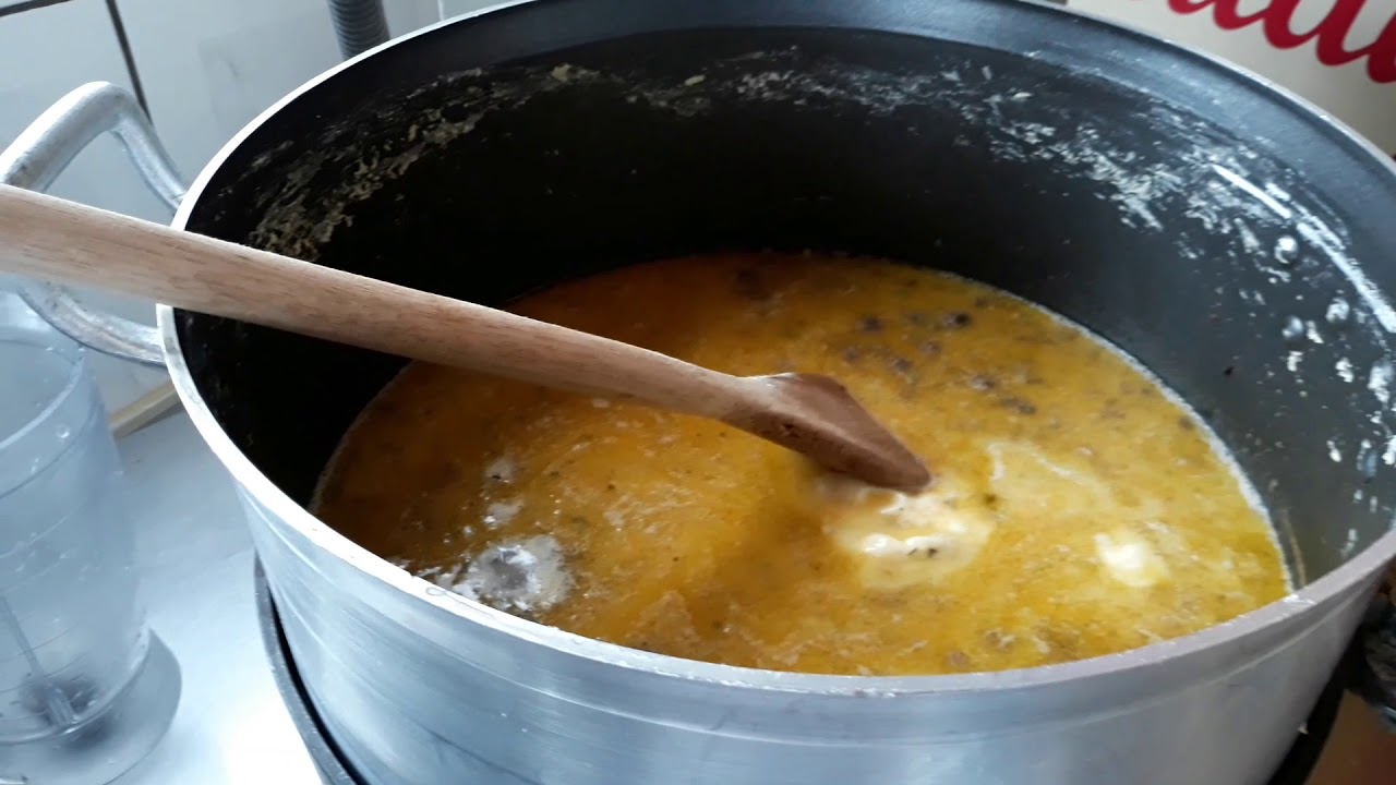 Croquete de carne na máquina de salgados