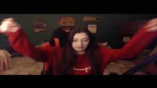 Pqueen Tiktok Şarkısı Söyleyerek Dans Ediyor