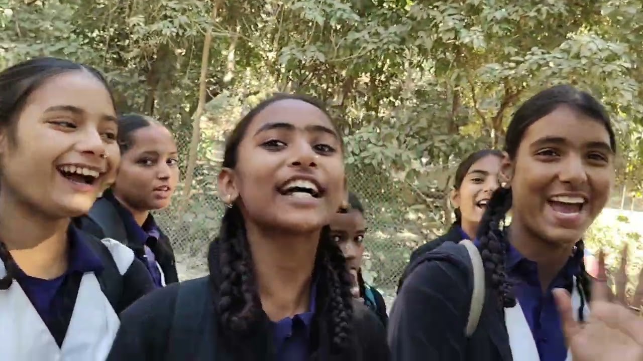 कक्षा 6 से कक्षा 8 ..के बच्चे..निकले शैक्षिक भ्रमण पर.. जीजीआईसी बाजपुर 