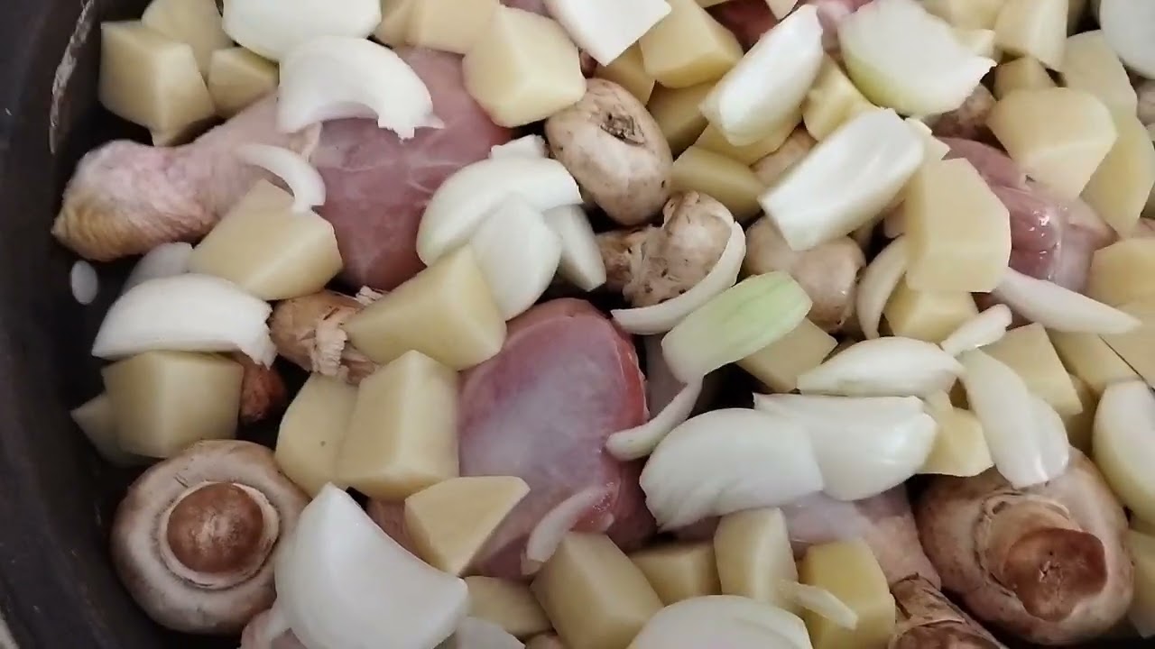 MANGAL TOPRAK  GÜVEÇTE  MANTAR  VE TAVUK BUT SEBZELİ  YEMEK  TARİFİ ????????????
