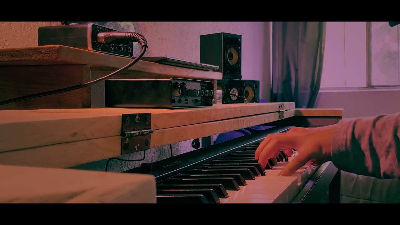 SANTO SANTO SANTO | Piano 