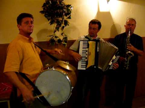 hudobna skupina TRIO z bardejova - YouTube