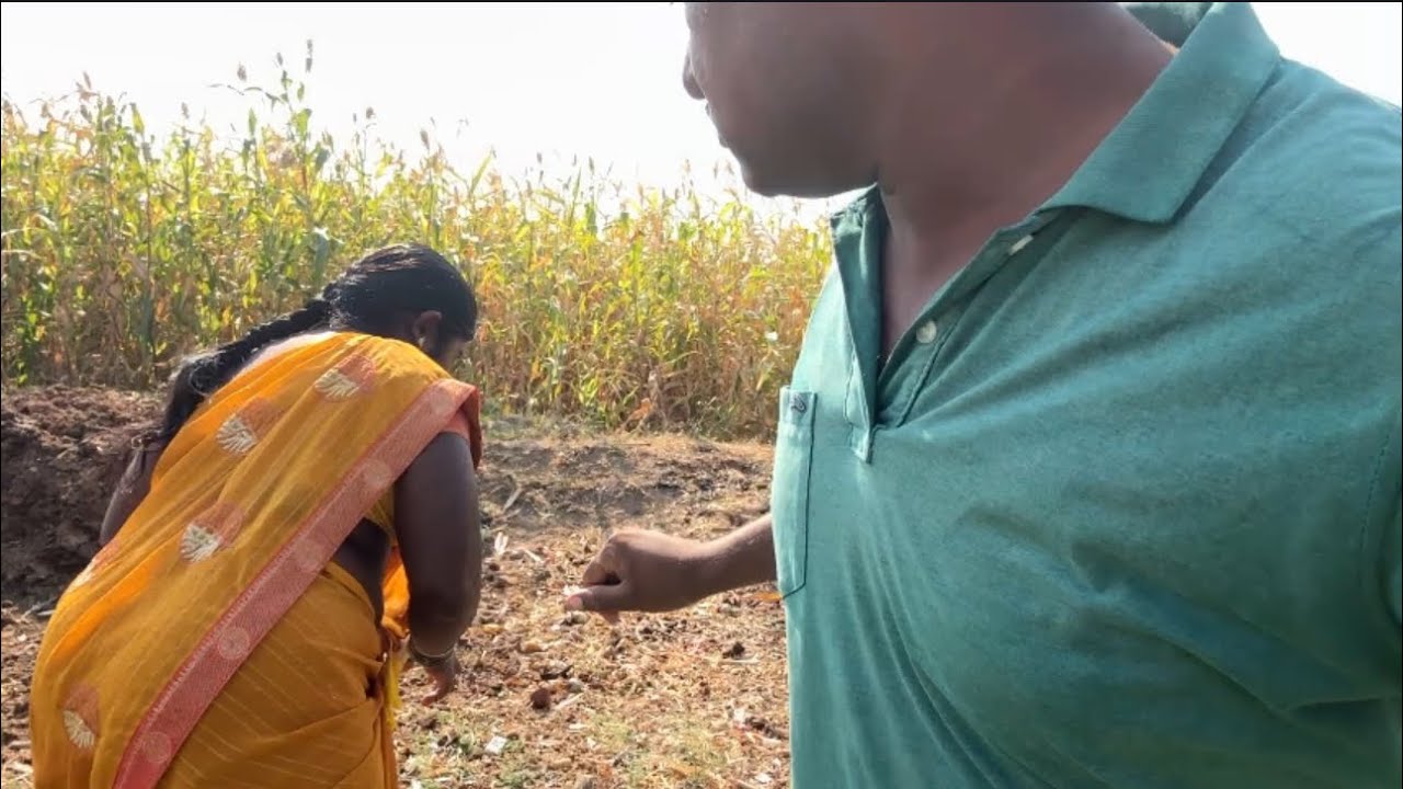 पूजीला आज वांग्यातून ताणून काढली माझी वांगी घेतीय अंडी पण घेतीय बायको शहाणी नाय 😭#गावठीनिलेशपुनम 