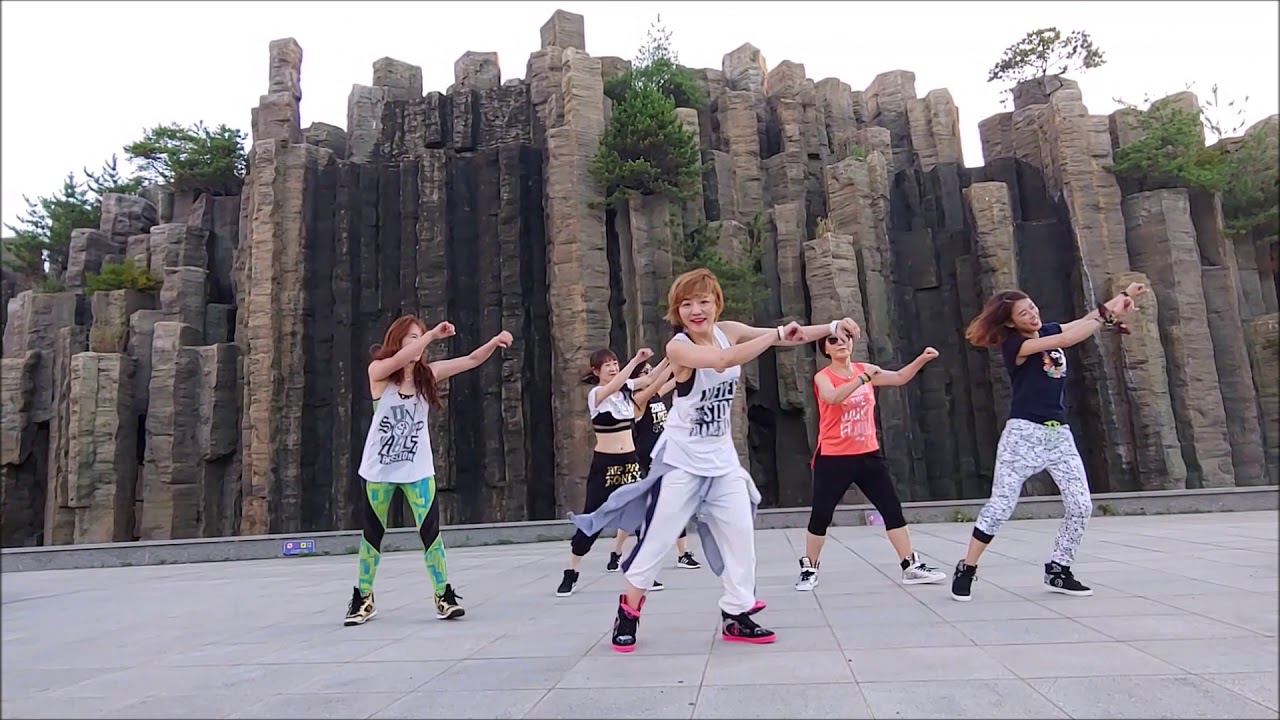 They don't care about us/Michael Jackson (salsa version) Zumba Korea TV
