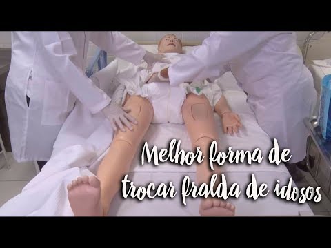 Vídeo: Como trocar uma fralda de pano para adultos (com fotos)