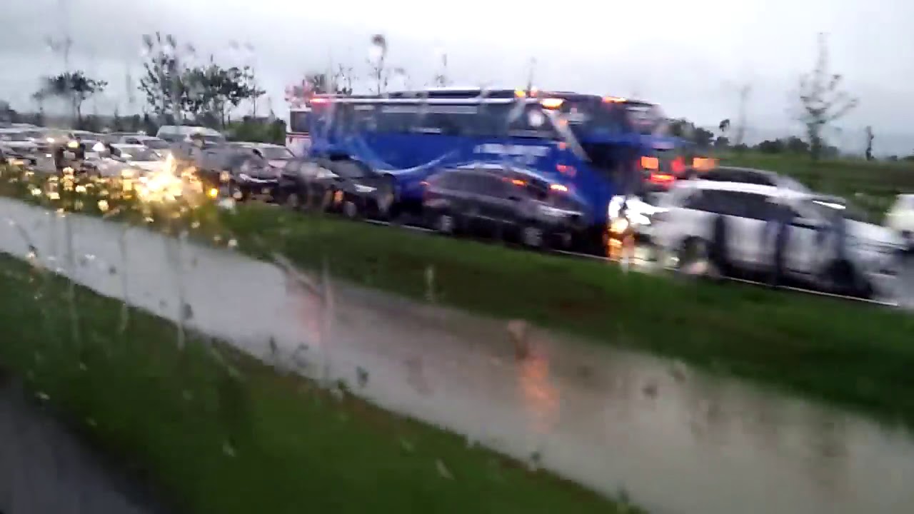 Tol Cipali KM 136 Diterjang Banjir Bandang - YouTube