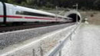 ICE 1 at 250 kmh / 155 mph honking in tunnel