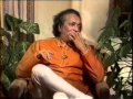 Capture de la vidéo Pandit Ravi Shankar's Interview In Delhi Tv - 1987