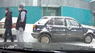 Стукнул на парковке видео Что делать, если на парковке поцарапали машину