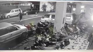 汐止茄苳路偷腳踏車的人