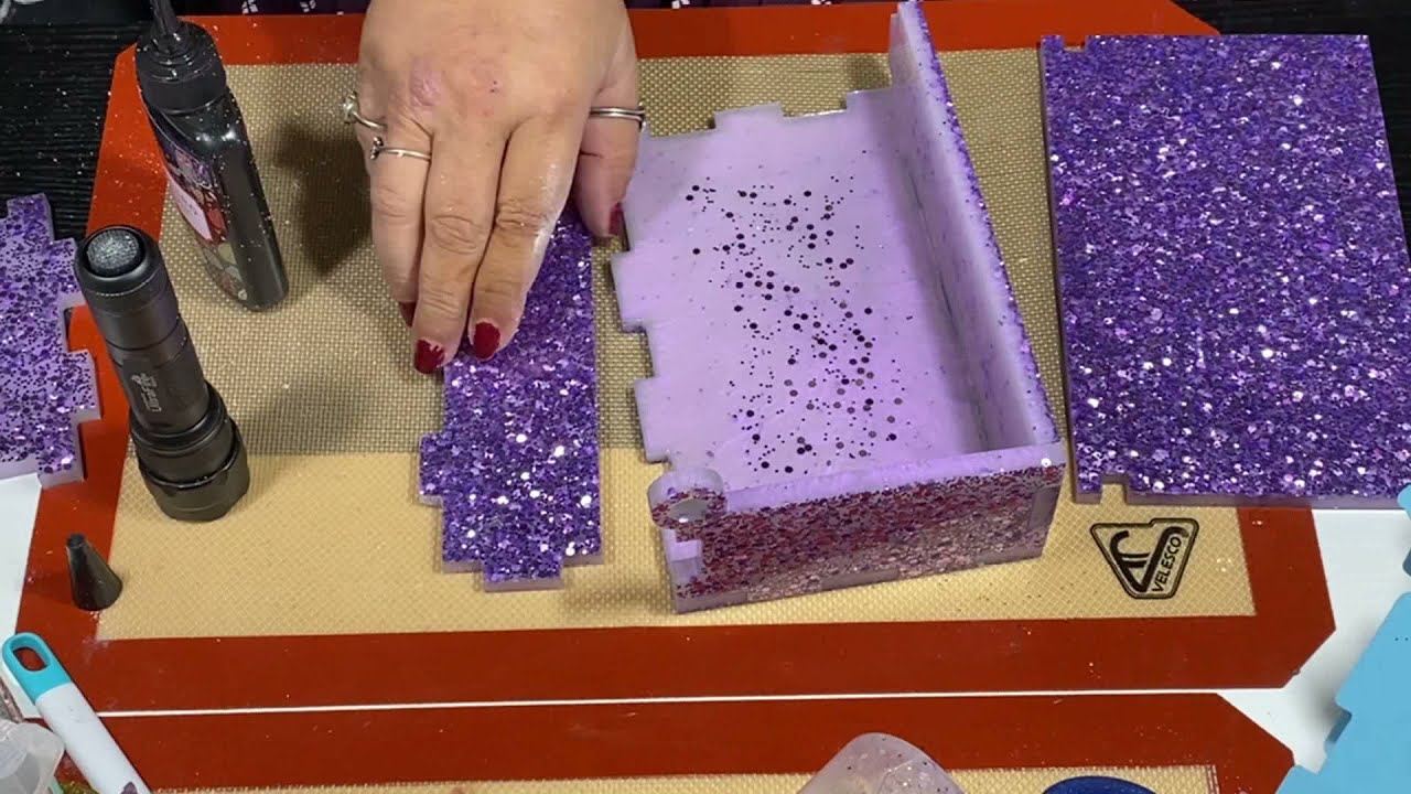 #48 - Resin And Glitter Box
