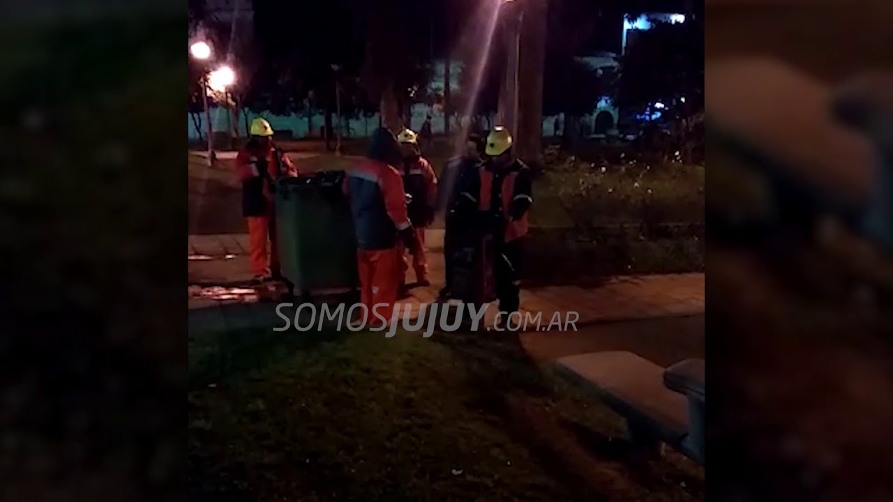 Los mineros de El Aguilar limpiaron plaza Belgrano luego de la manifestación somos de calle remix