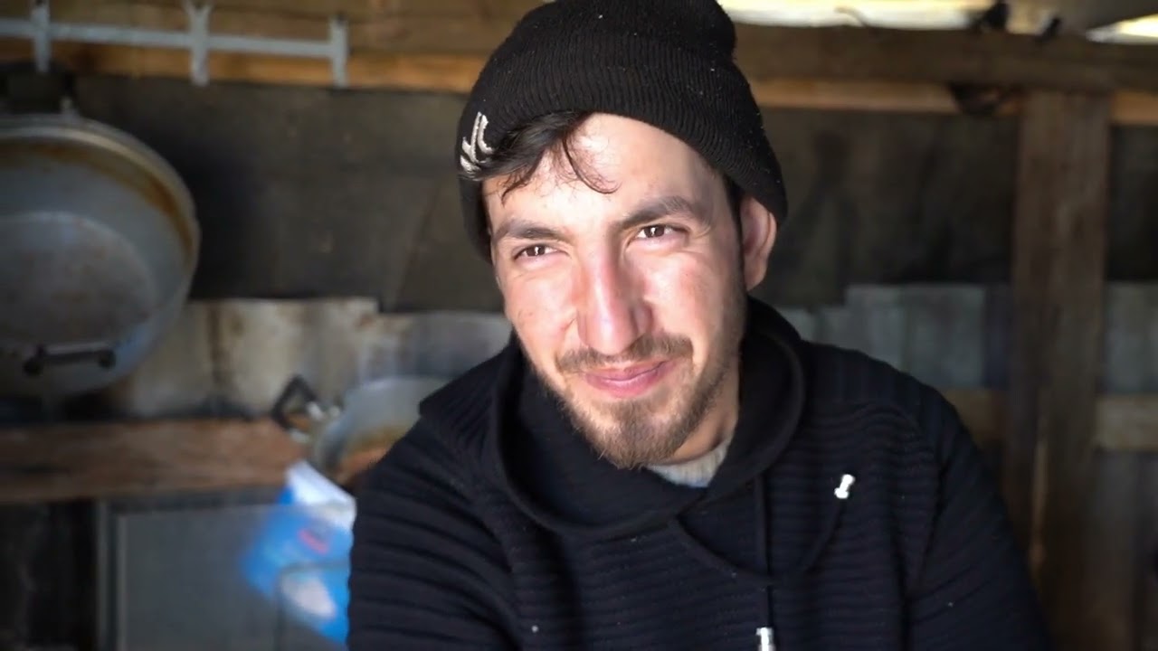 Daniel a fost crescut de bunici pana la 4 ani.Cand acestia au murit,mama l-a abandonat la orfelinat.