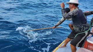 (Guerreiros Do Mar) FOI PRECISO 2, PRA TIRAR ESSE MONSTRO DA ÁGUA, BARRACUDA GIGANTE