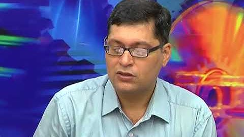 CFD M L16A Solution of Navier Stokes Equations on A Staggered Grid