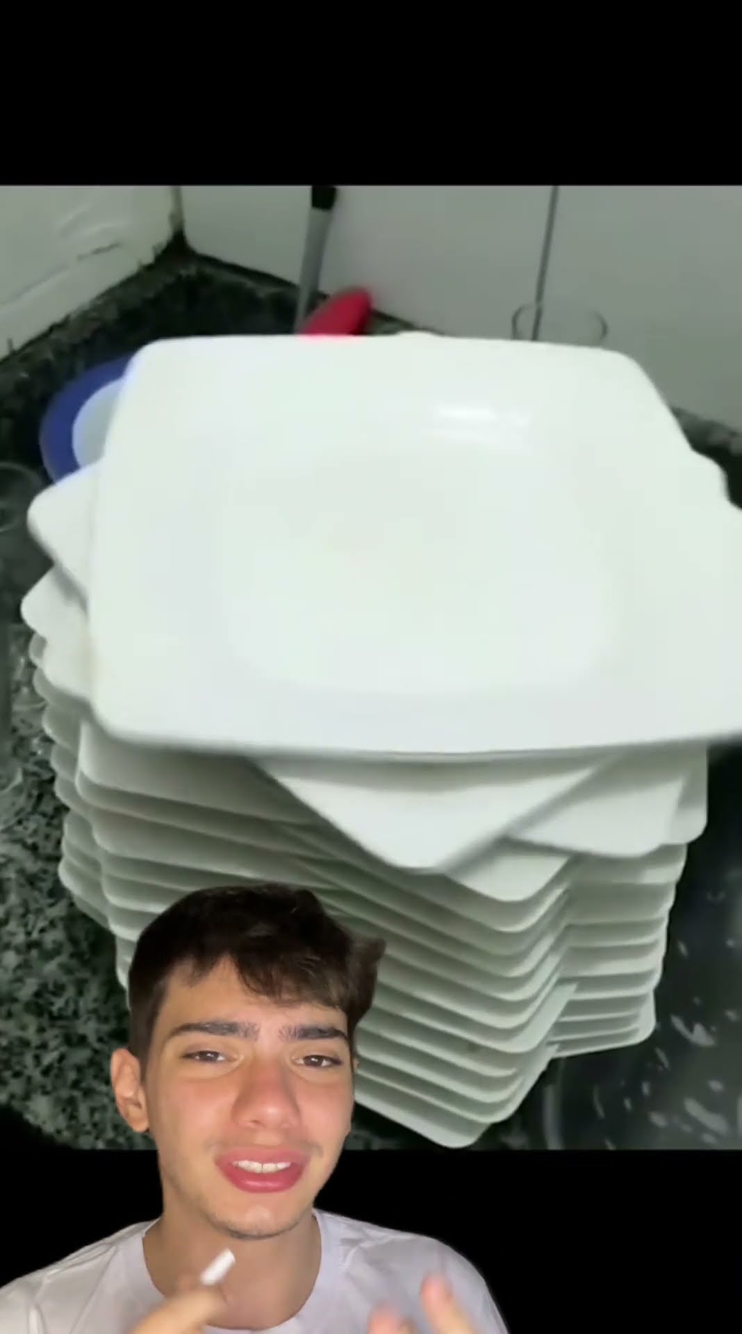 Organizou os pratos e até caindo ficou perfeito! ? Vídeo viral e super satisfatório!
