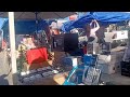 LA GENTE COMPRANDO COSAS CON SU AGUINALDO 