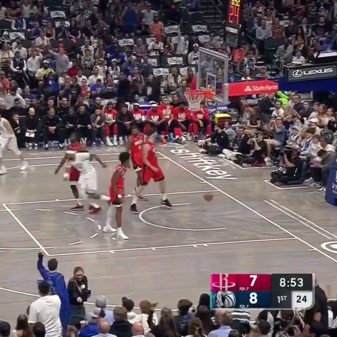 Anthony Davis scores his first bucket as a Maverick ?
