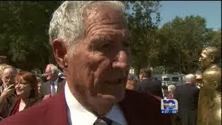 Faulkner unveils statue of Stallings and son
