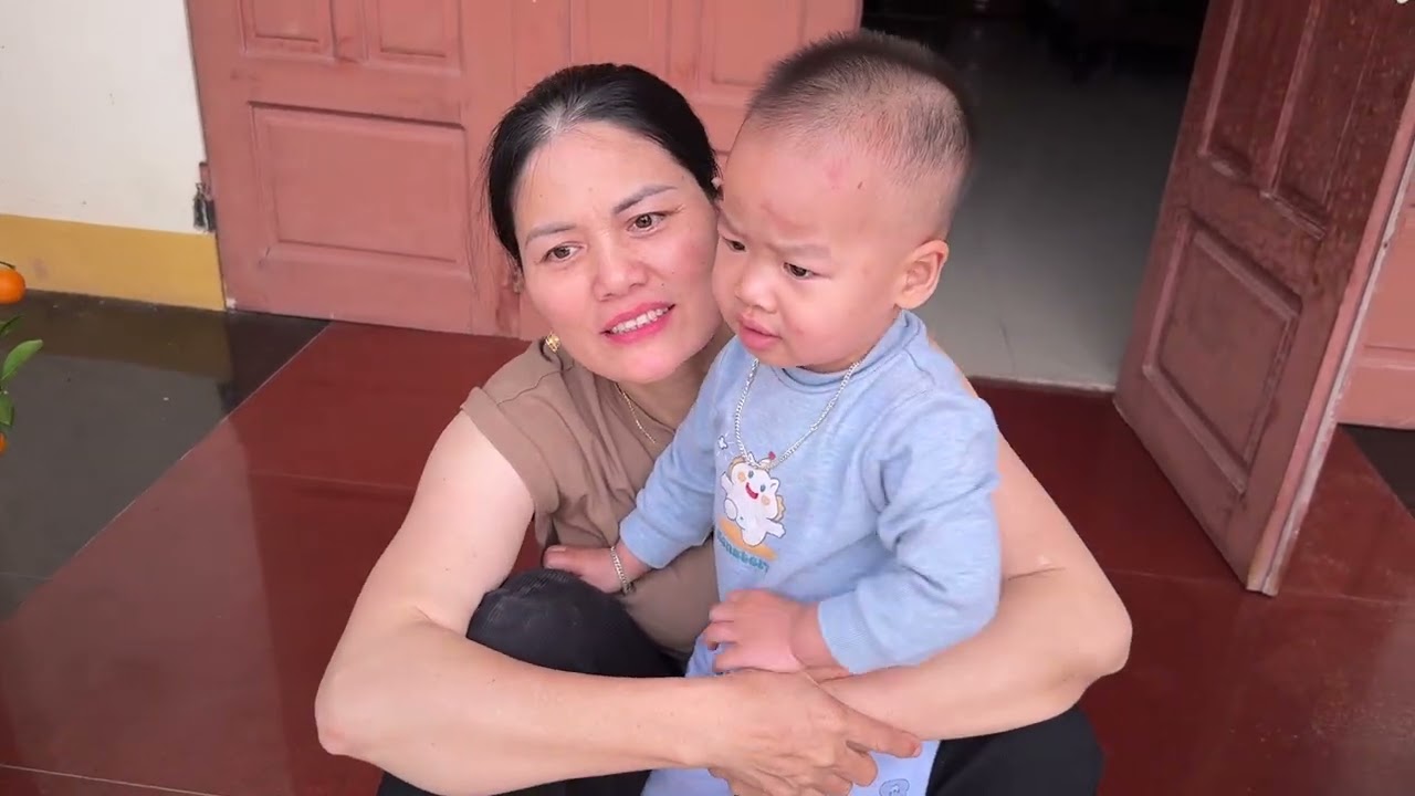 Bà Năm Trông Coca Cho Cả Nhà Lên Bá Sen Th.ịt Lợn