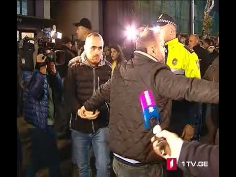 კინოთეატრ „ამირანთან“ მიმდინარე აქციაზე რამდენიმე ადამიანი დააკავეს