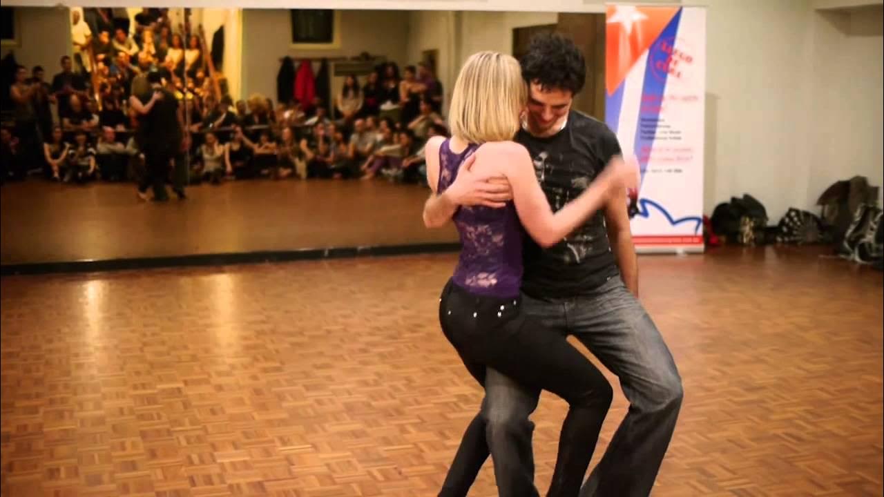 Yanis marshall heels choreography. Парные танцы. Танец парня и девушки. Танец блюз схема танца. Янис танцор.