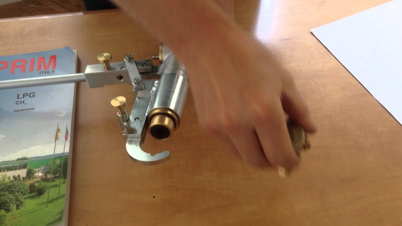 Струбцина механическая под вентиль баллонный тип ВБ2 - YouTube