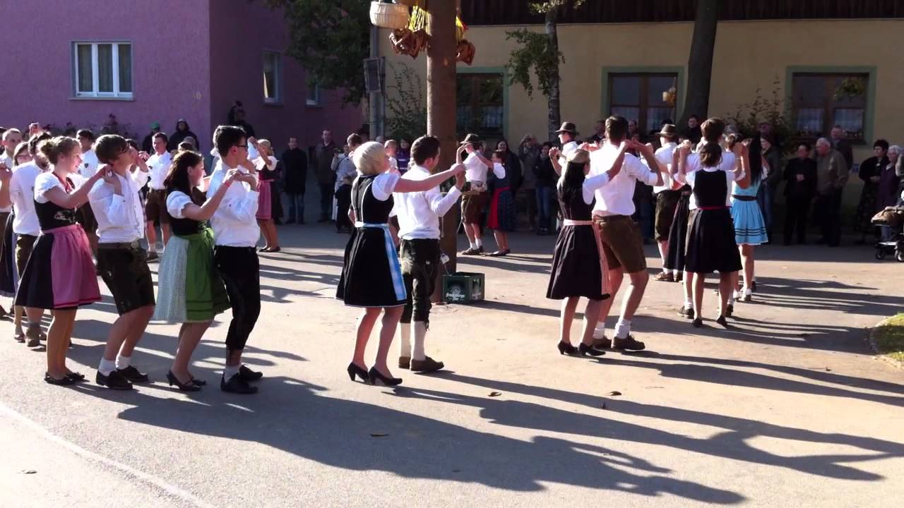 Kirwa in Atzmanssricht - Tanz um den Kirwabaam