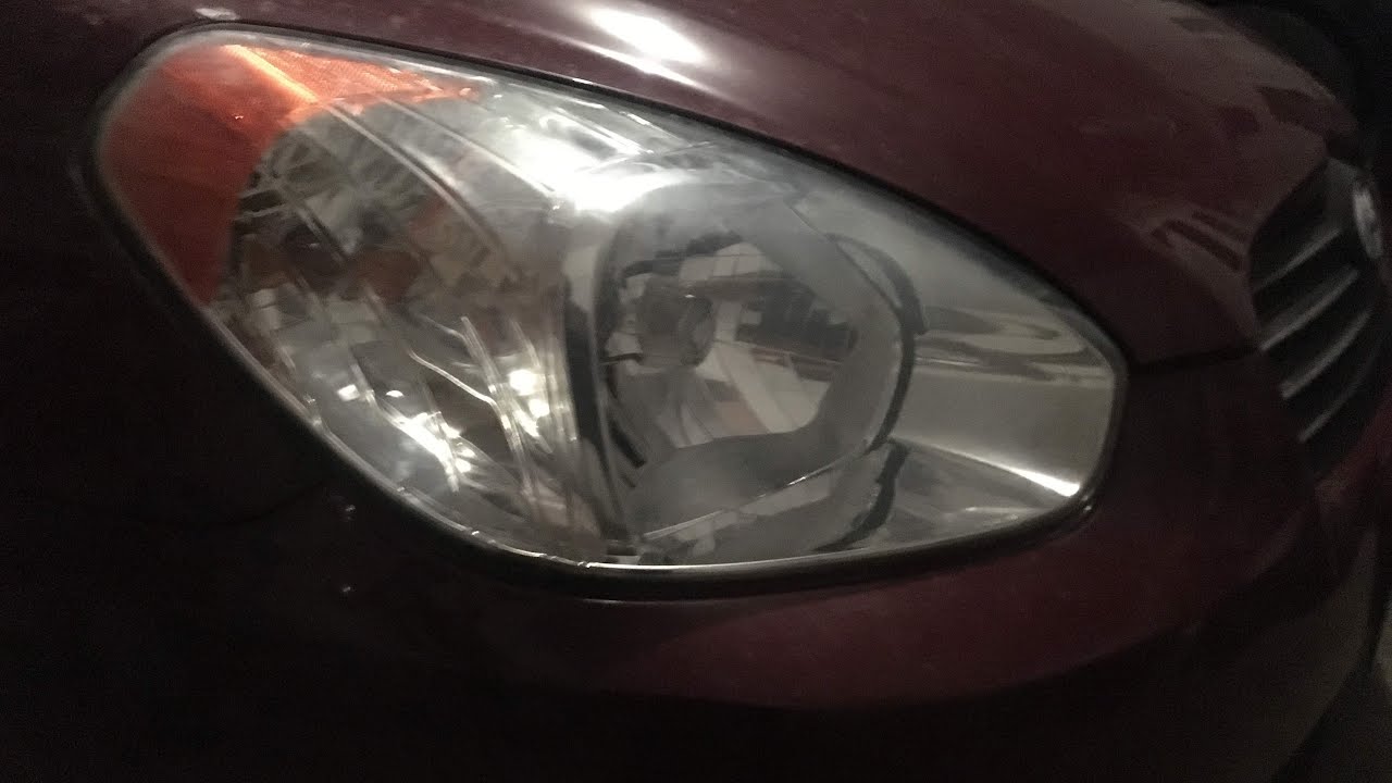 Changing the headlight bulb on a 2010 Hyundai Accent YouTube
