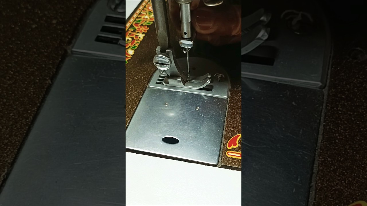 How to insert a needle properly ✅ in half shuttle sewing machine 