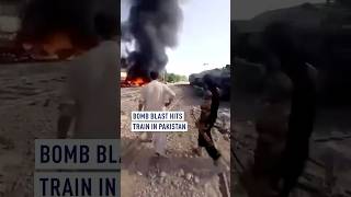 Bomb blast hits train in Pakistan