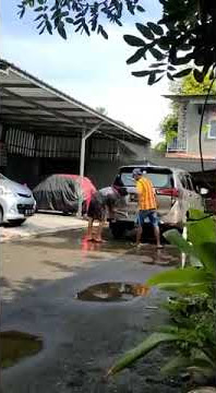 Story' WA lagi nyuci mobil Innova reborn disteam