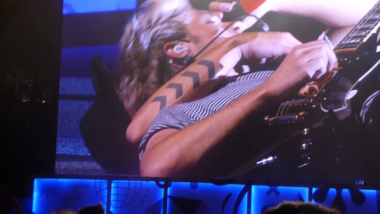 One Direction - Levi's Stadium, Santa Clara - Harry talking and beginning of Little White Lies