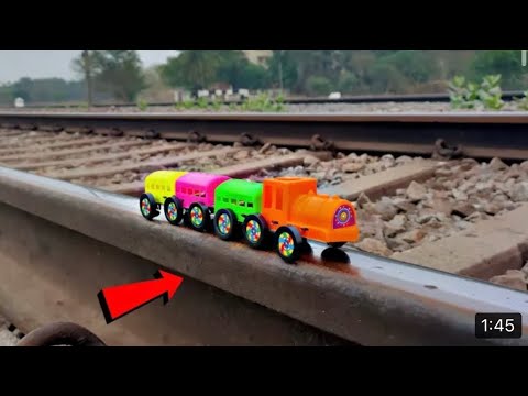 ट्रेन के नीचे ट्रेन को राखदें तो क्या होगा देखते है #train #toystrain #experiment
