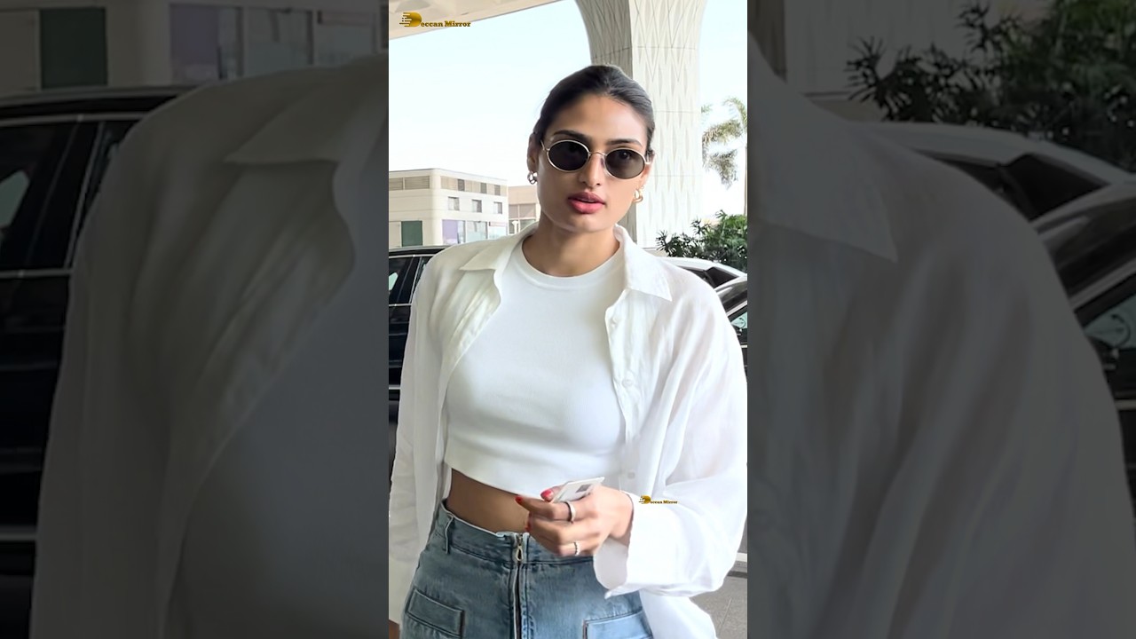 Athiya Shetty spotted at Mumbai airport 