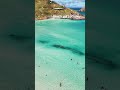 Restos de navio centenário chamam atenção em praia de Arraia do Cabo