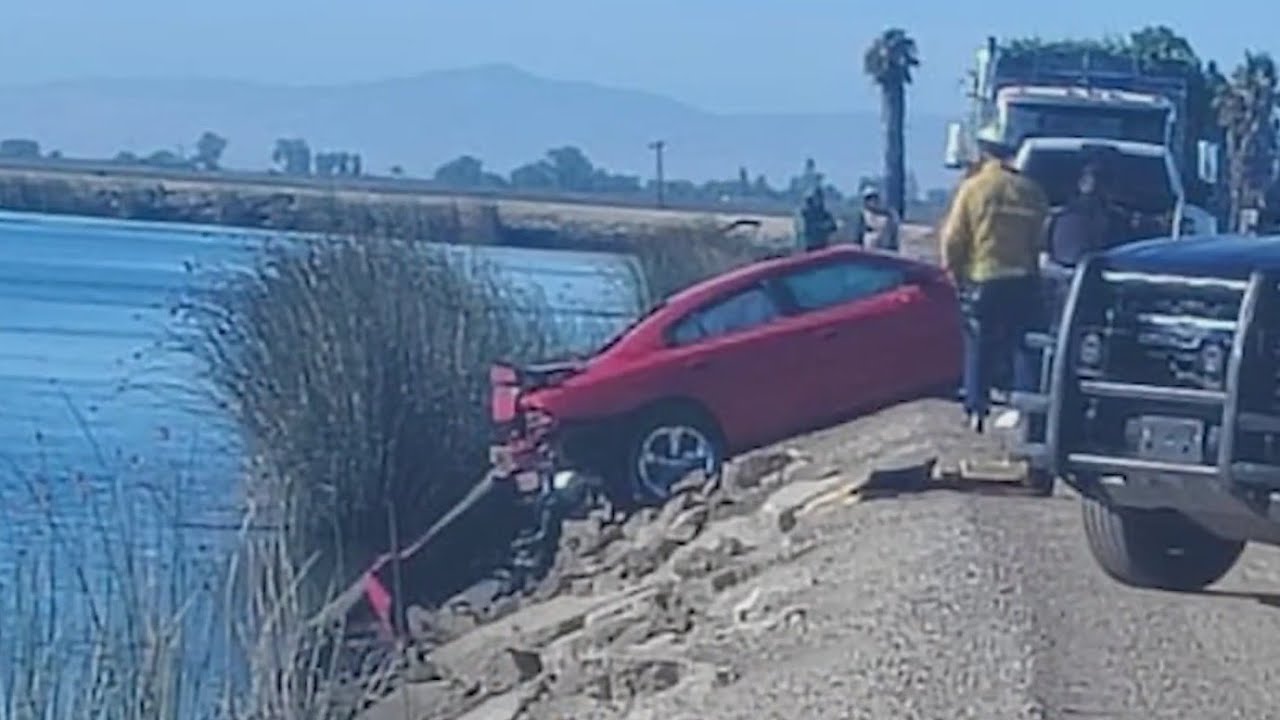 Police investigate crash that killed four migrants in Stockton - YouTube