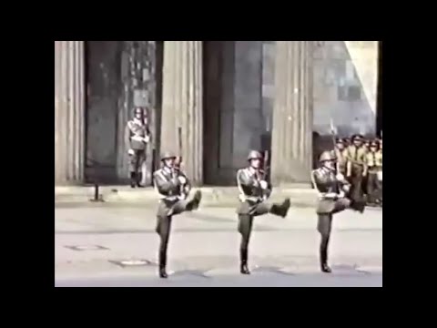 NVA-Großer Wachaufzug Unter den Linden Berlin 1990