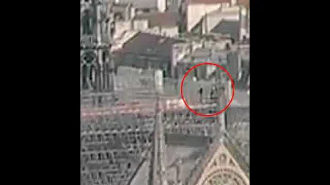 Notre Dame Possible Person S On Roof April 15th 2019 14 05 