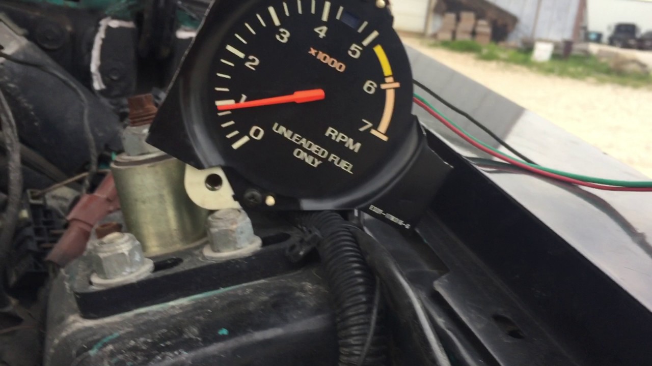 Riz Carlos 1983-1986 Ford Mustang v8 7k RPM Tachometer test. 7,000 Tach