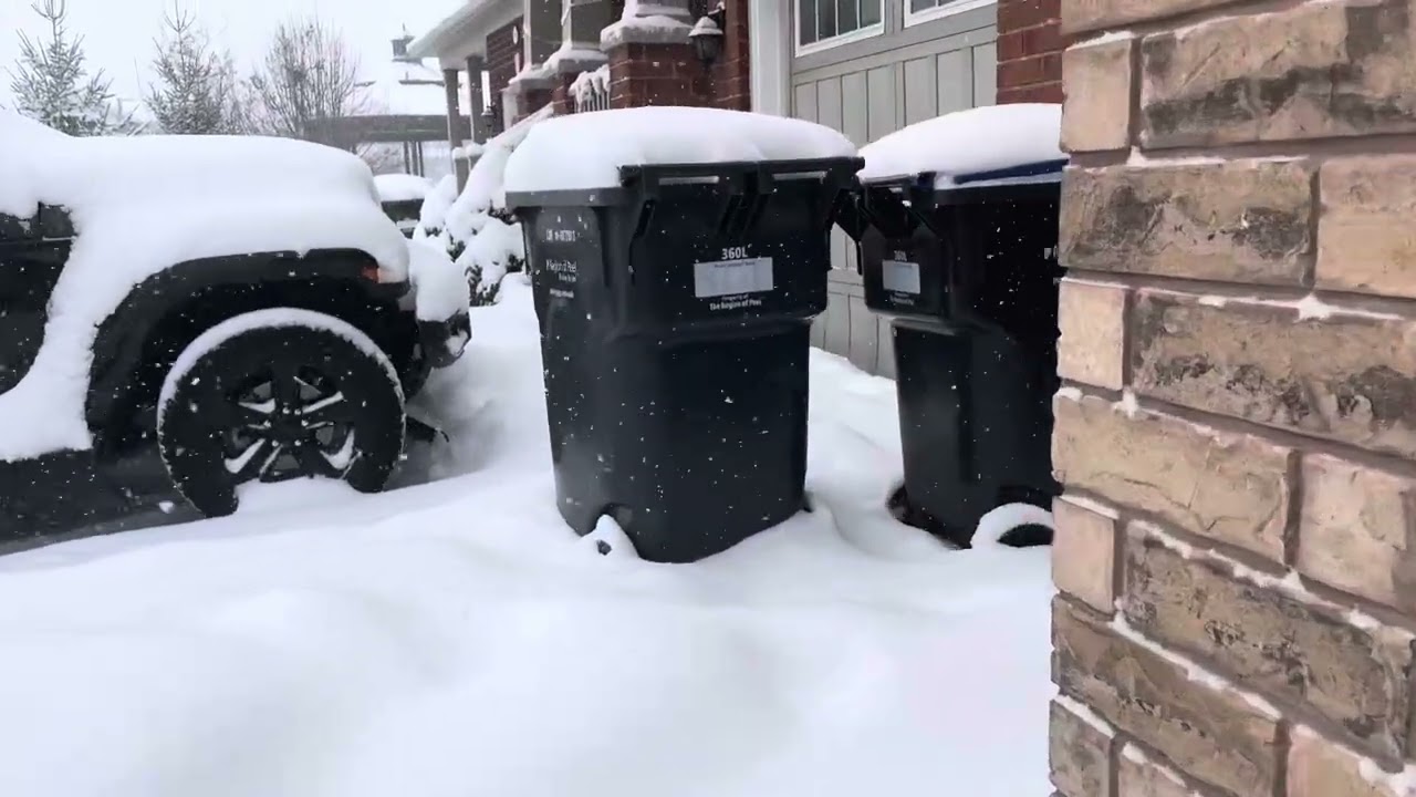 Snow storm Brampton Ontario. 5x kaming nag shovel ng snow wala n kaming mapaglagyan ng snow.